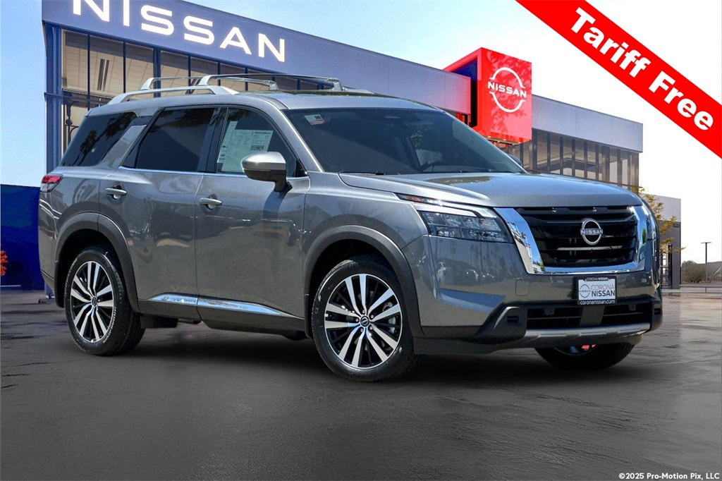 2025 Nissan Pathfinder Platinum's photo
