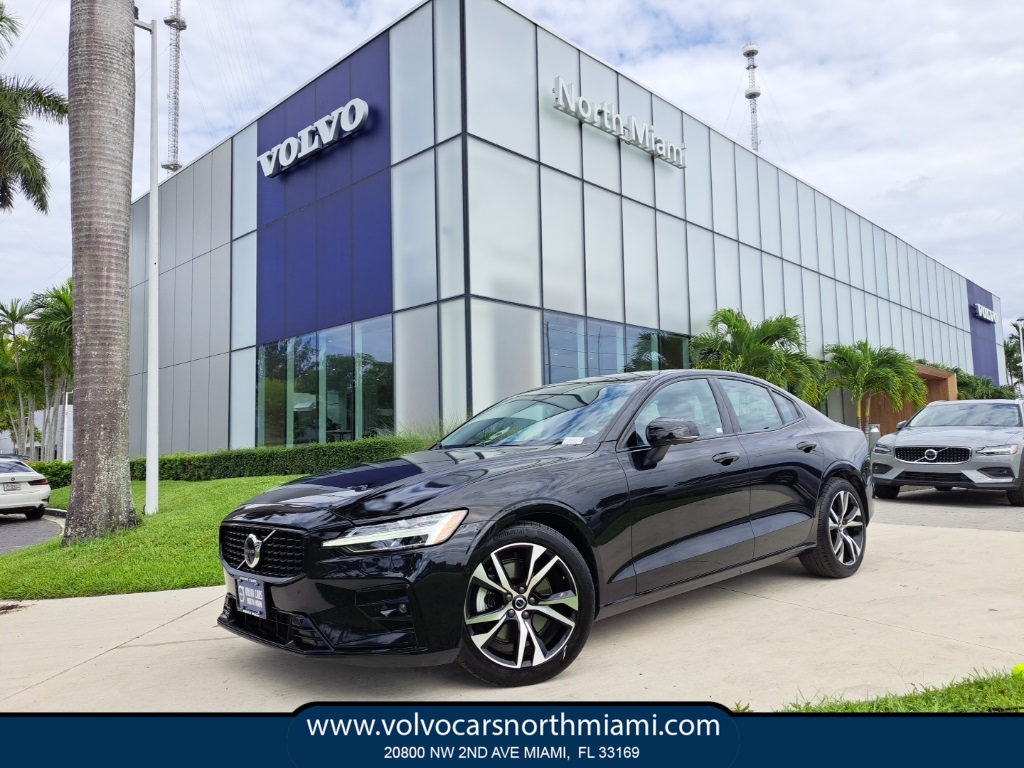 2025 Volvo S60 PLUS