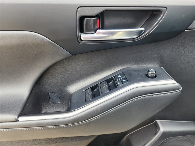 2022 Toyota Highlander XLE Silver at Don McGill Toyota