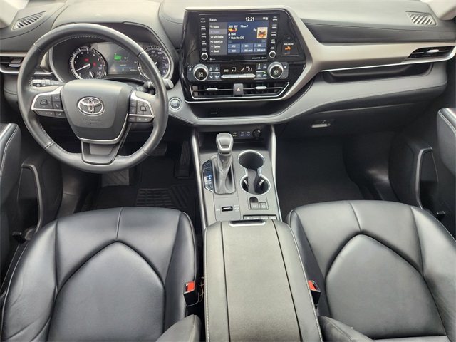 2022 Toyota Highlander XLE Silver at Don McGill Toyota