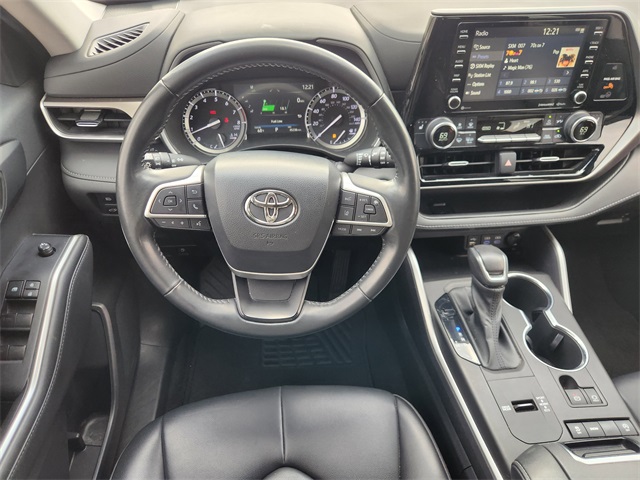 2022 Toyota Highlander XLE Silver at Don McGill Toyota