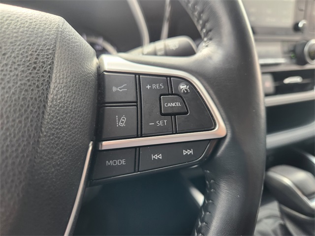 2022 Toyota Highlander XLE Silver at Don McGill Toyota