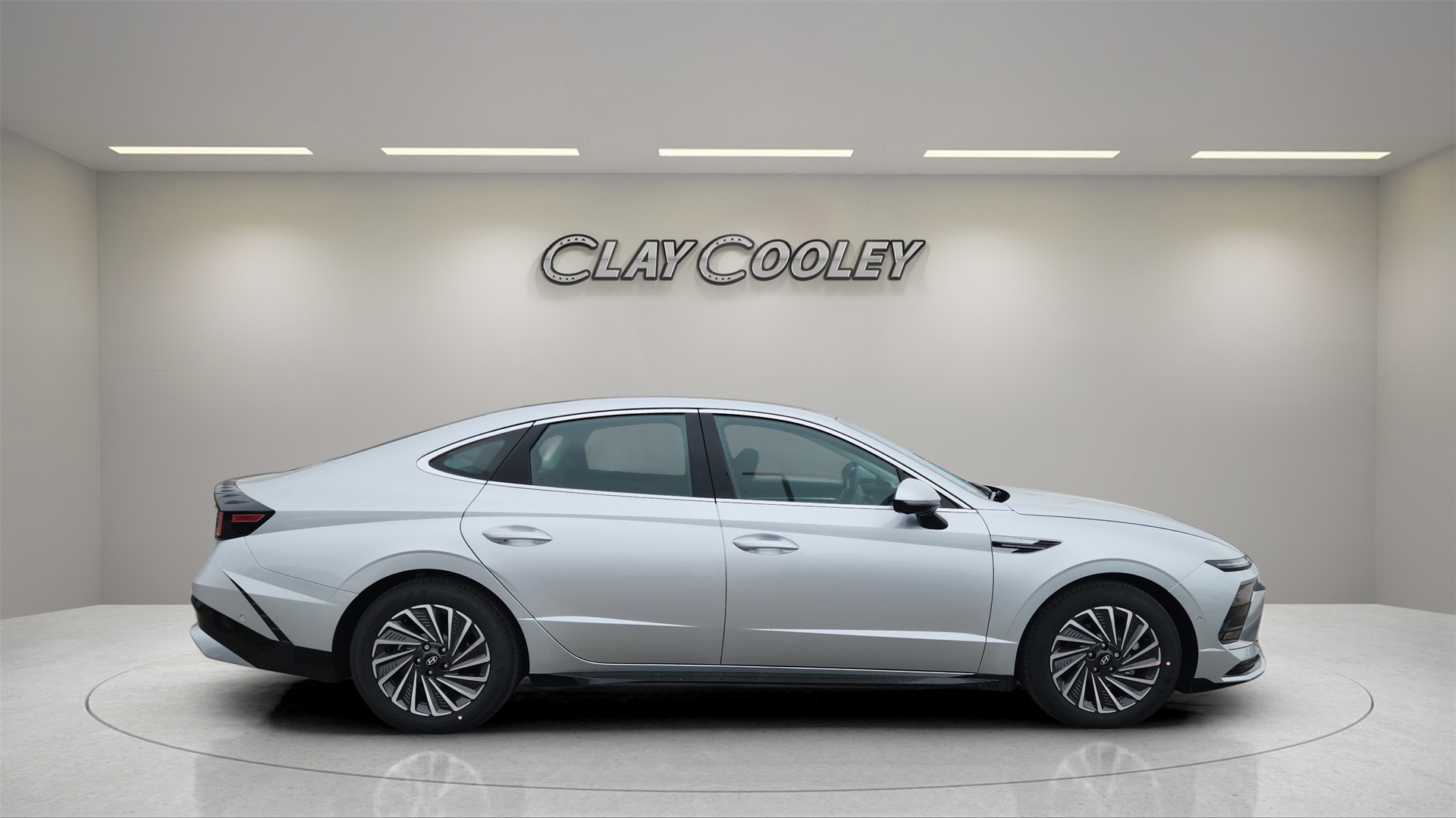 2025 Hyundai Sonata Hybrid Limited photo 2