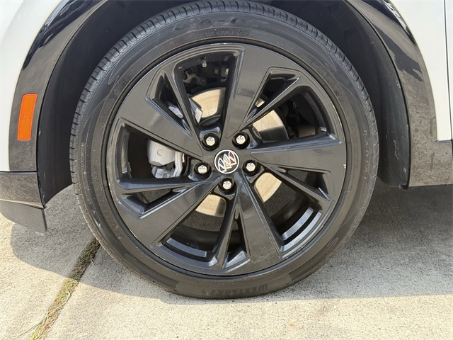 2023 Buick Envision Preferred White at Community Kia