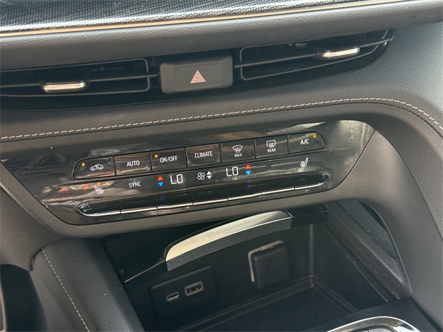 2023 Buick Envision Preferred White at Community Kia