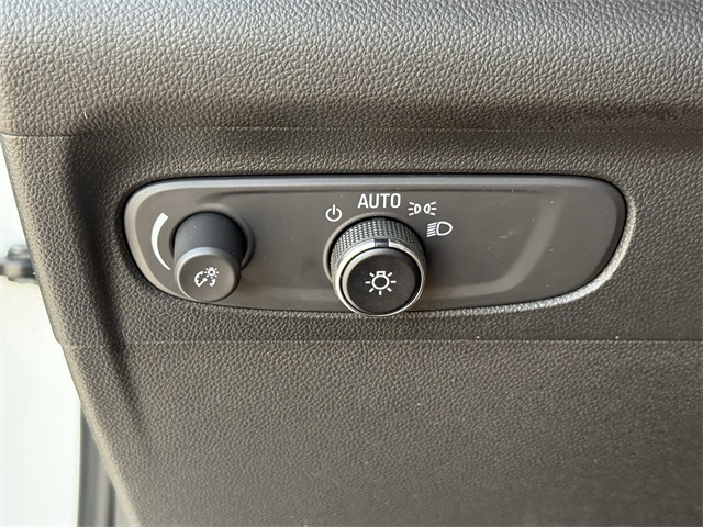 2023 Buick Envision Preferred White at Community Kia