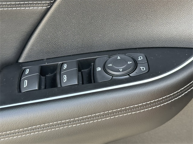 2023 Buick Envision Preferred White at Community Kia