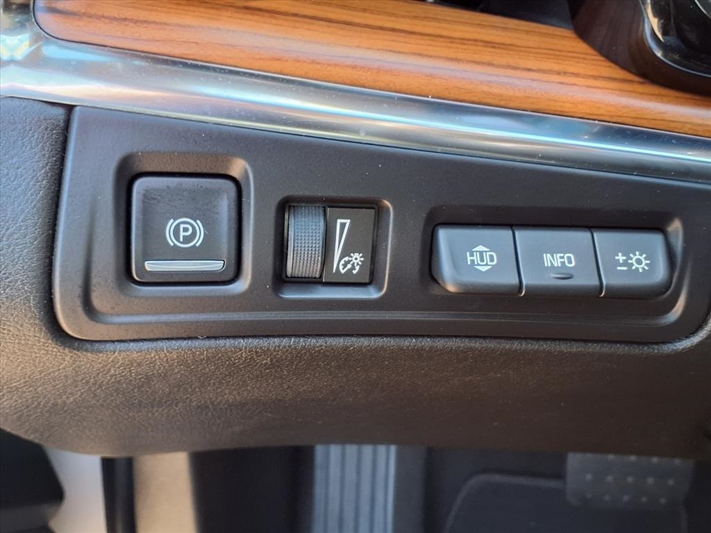 2017 Cadillac XT5 Platinum White at Bayshore Chrysler Jeep Dodge Ram