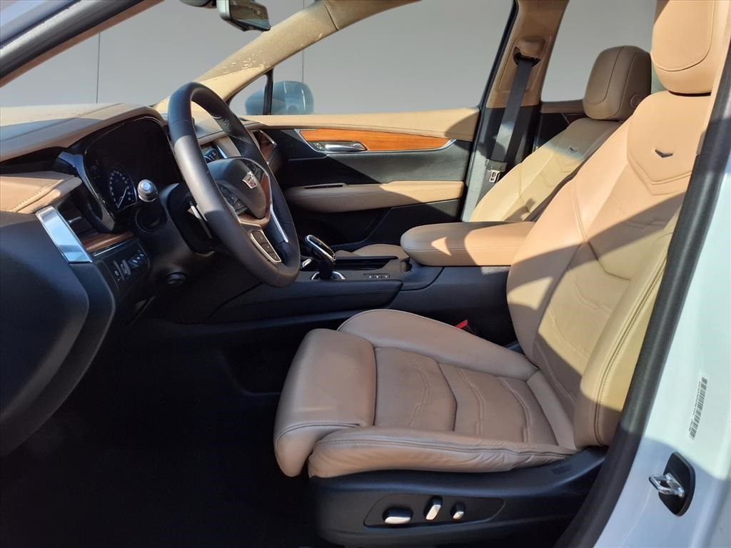 2017 Cadillac XT5 Platinum White at Bayshore Chrysler Jeep Dodge Ram