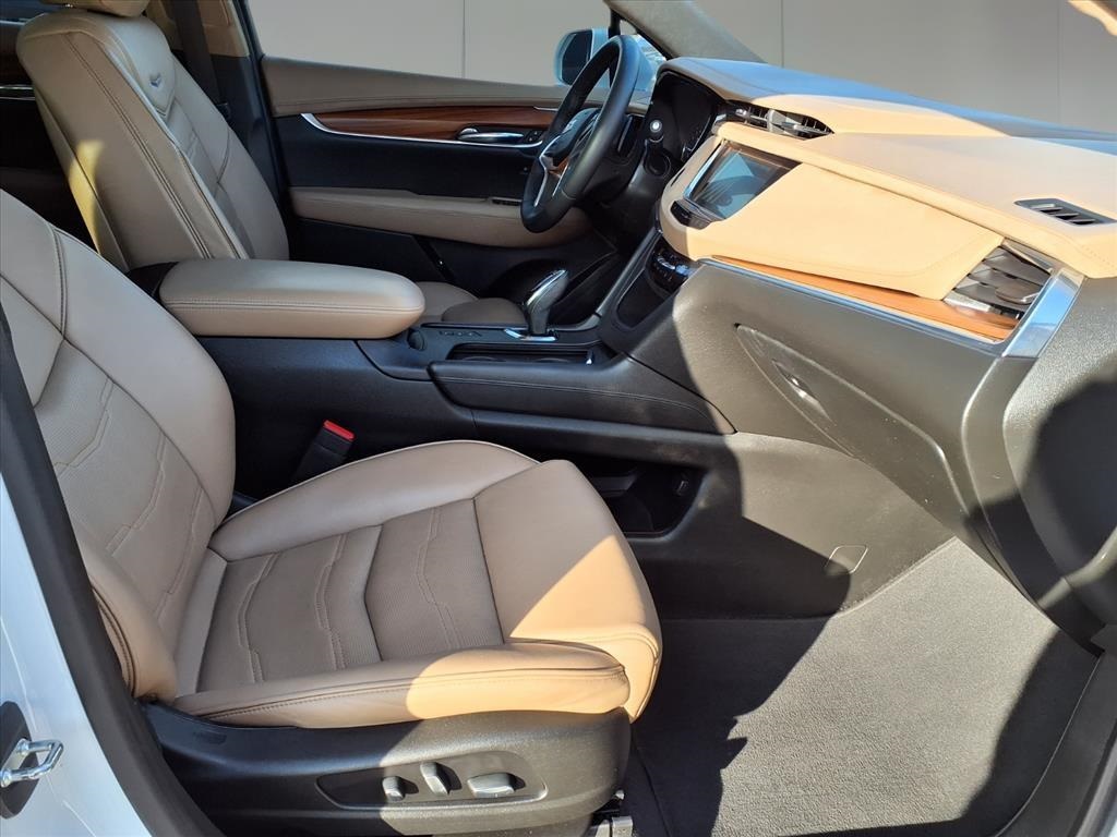 2017 Cadillac XT5 Platinum White at Bayshore Chrysler Jeep Dodge Ram