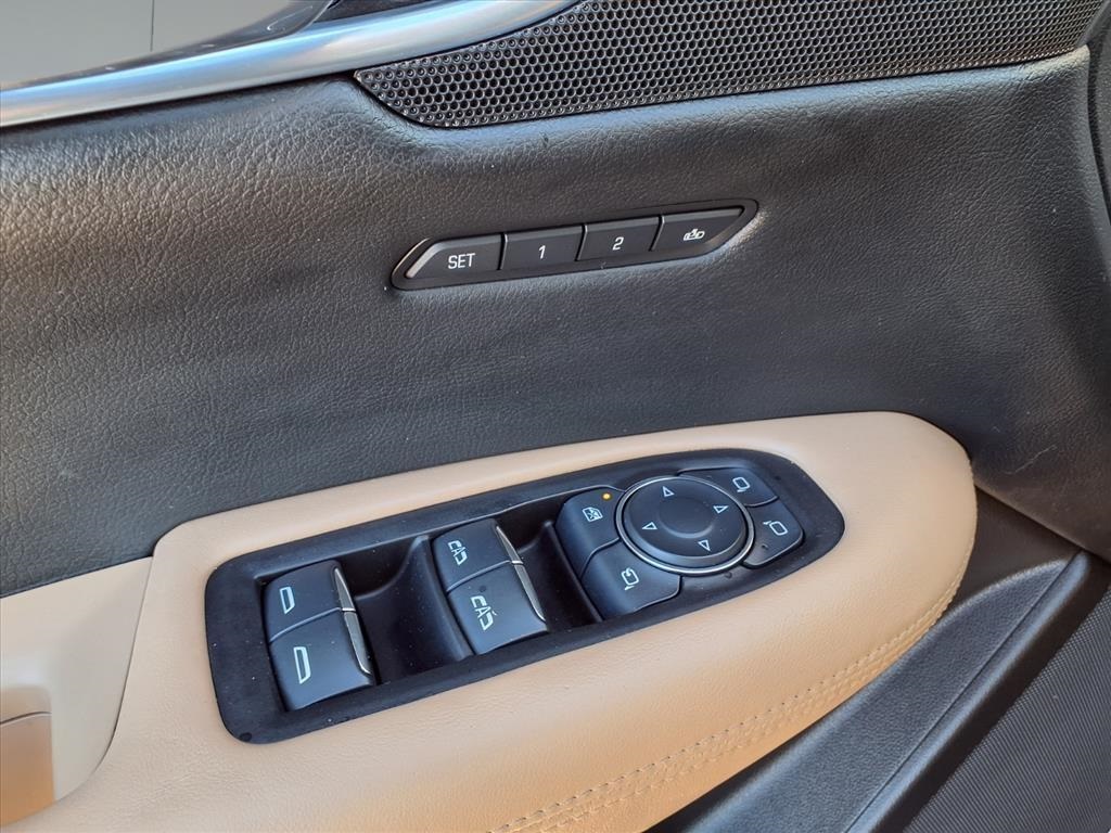 2017 Cadillac XT5 Platinum White at Bayshore Chrysler Jeep Dodge Ram