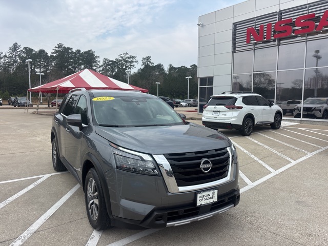 2025 Nissan Pathfinder SL 4WD