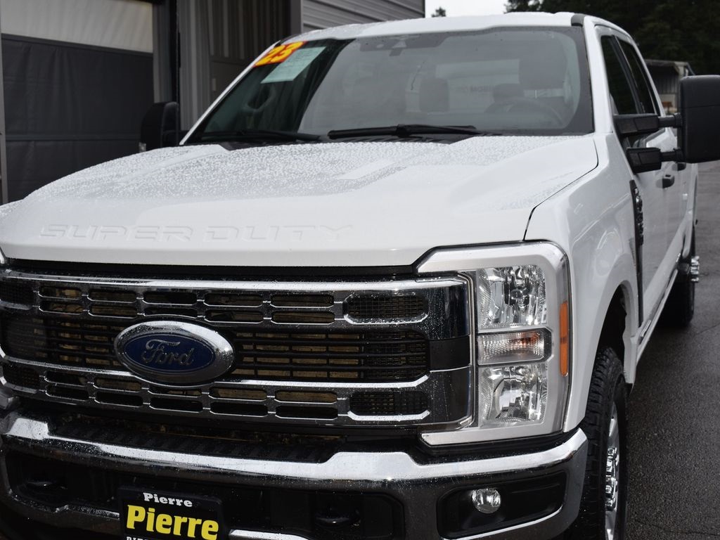2023 Ford F-350 Super Duty XLT Crew Cab 4WD