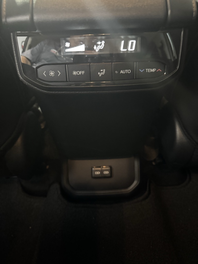 Thumbnail: 2025 Toyota Highlander - 32