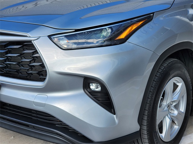 2024 Toyota Highlander LE photo 8