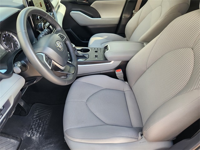 2024 Toyota Highlander LE photo 11