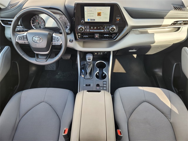 2024 Toyota Highlander LE photo 21