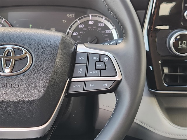 2024 Toyota Highlander LE photo 24
