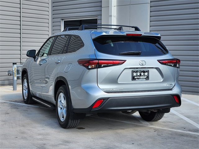 2024 Toyota Highlander LE photo 4