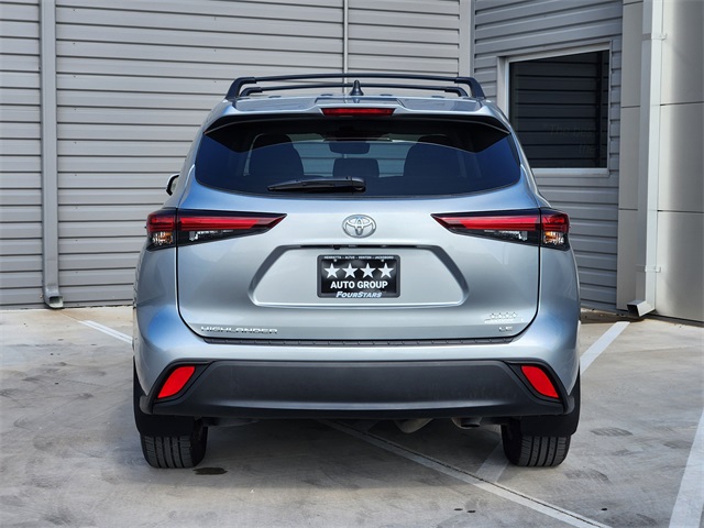 2024 Toyota Highlander LE photo 5