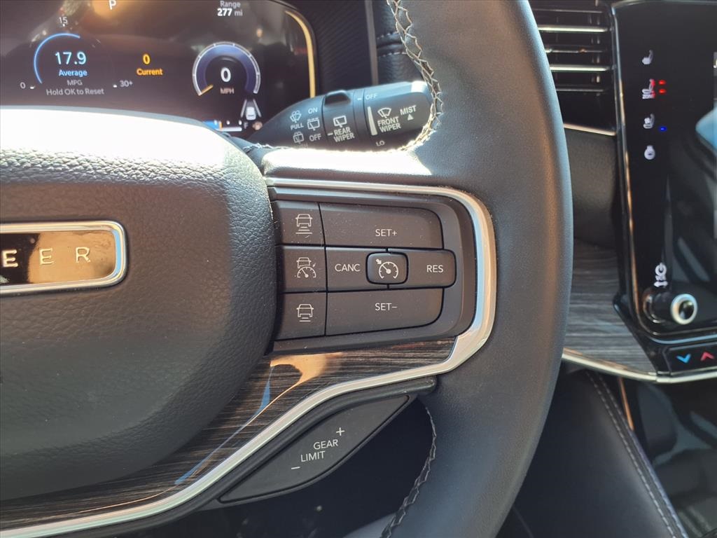 2022 Jeep Wagoneer Series III Gray at River Oaks CDJR