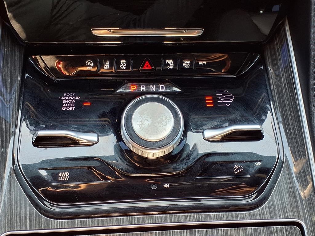 2022 Jeep Wagoneer Series III Gray at River Oaks CDJR