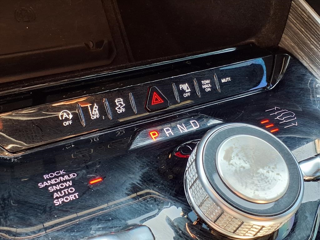 2022 Jeep Wagoneer Series III Gray at River Oaks CDJR