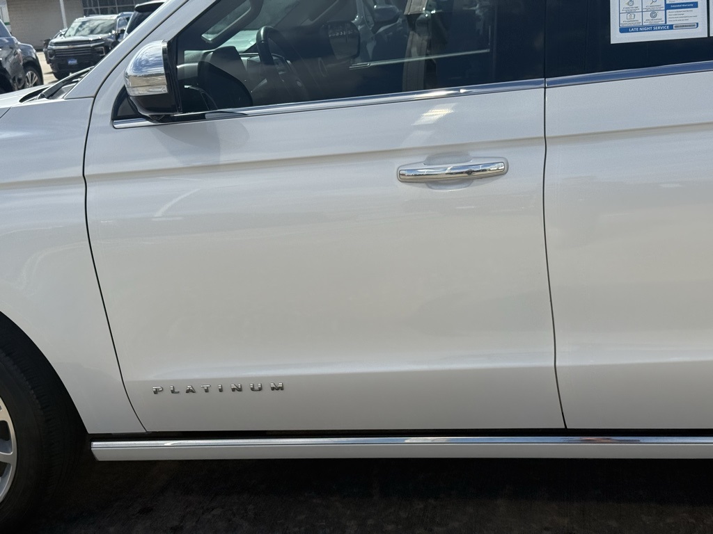 2019 Ford Expedition Platinum White at Ultimate Motorsports