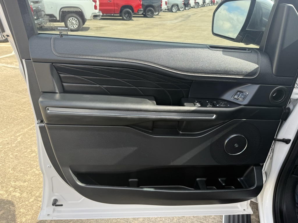 2019 Ford Expedition Platinum White at Ultimate Motorsports