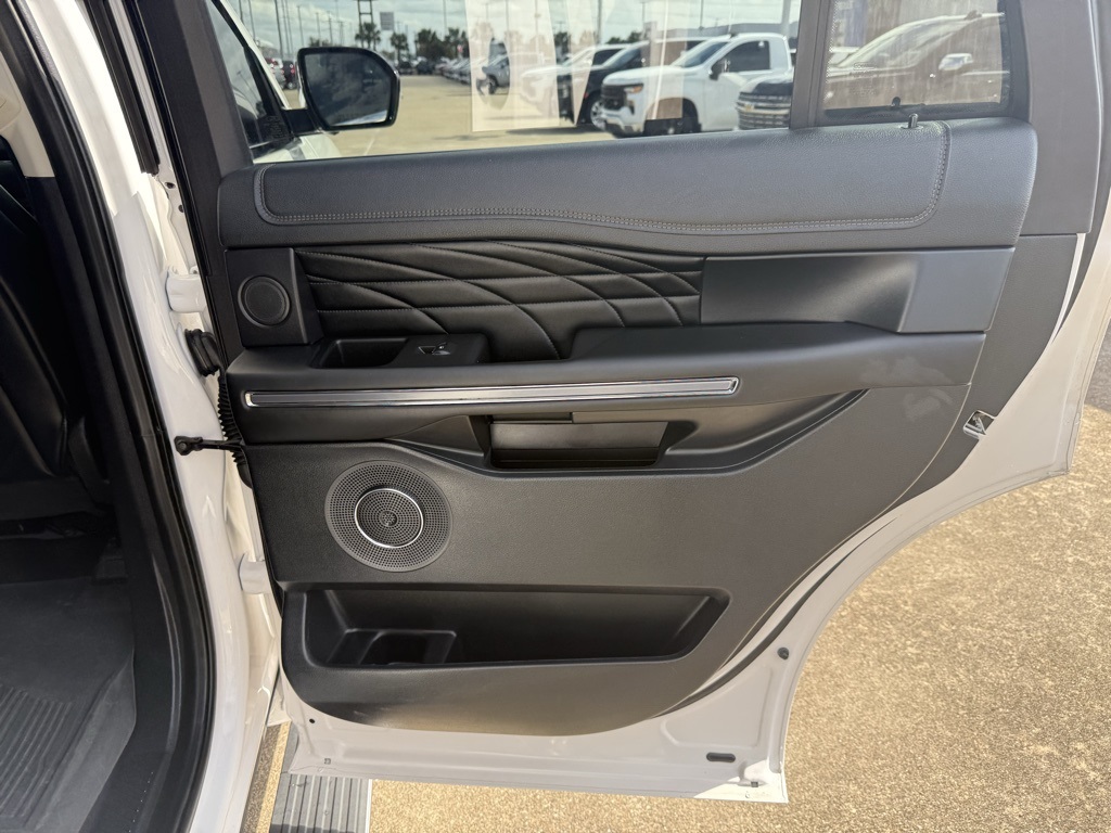 2019 Ford Expedition Platinum White at Ultimate Motorsports