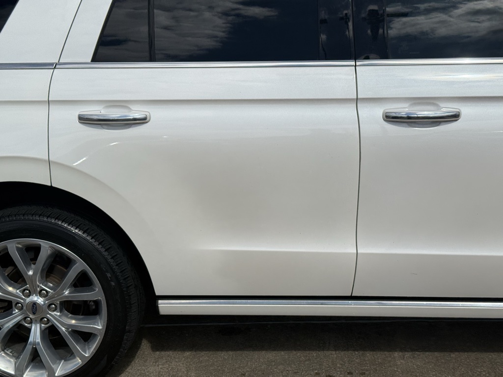 2019 Ford Expedition Platinum White at Ultimate Motorsports