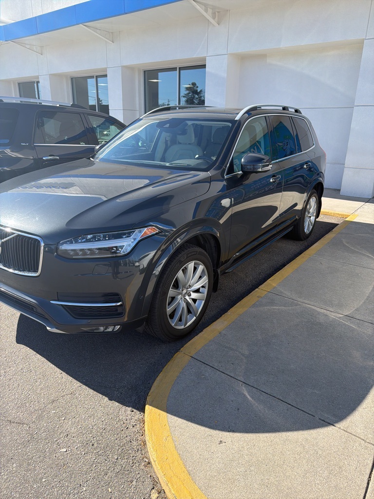 2016 Volvo XC90 T6 Momentum