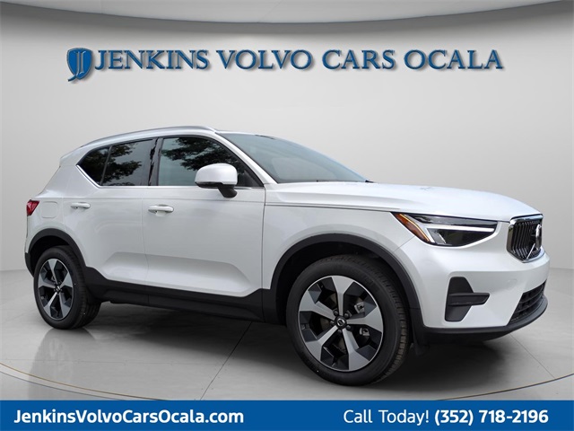 2025 Volvo XC40 B5 Core Bright Theme AWD
