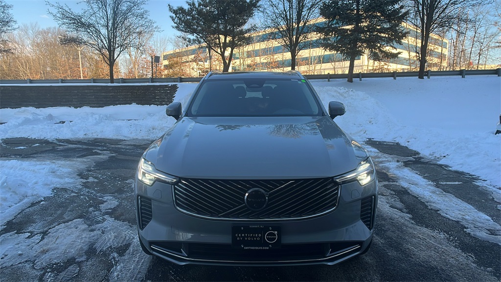 2025 Volvo XC90 B5 Plus Bright Theme 7-Passenger AWD