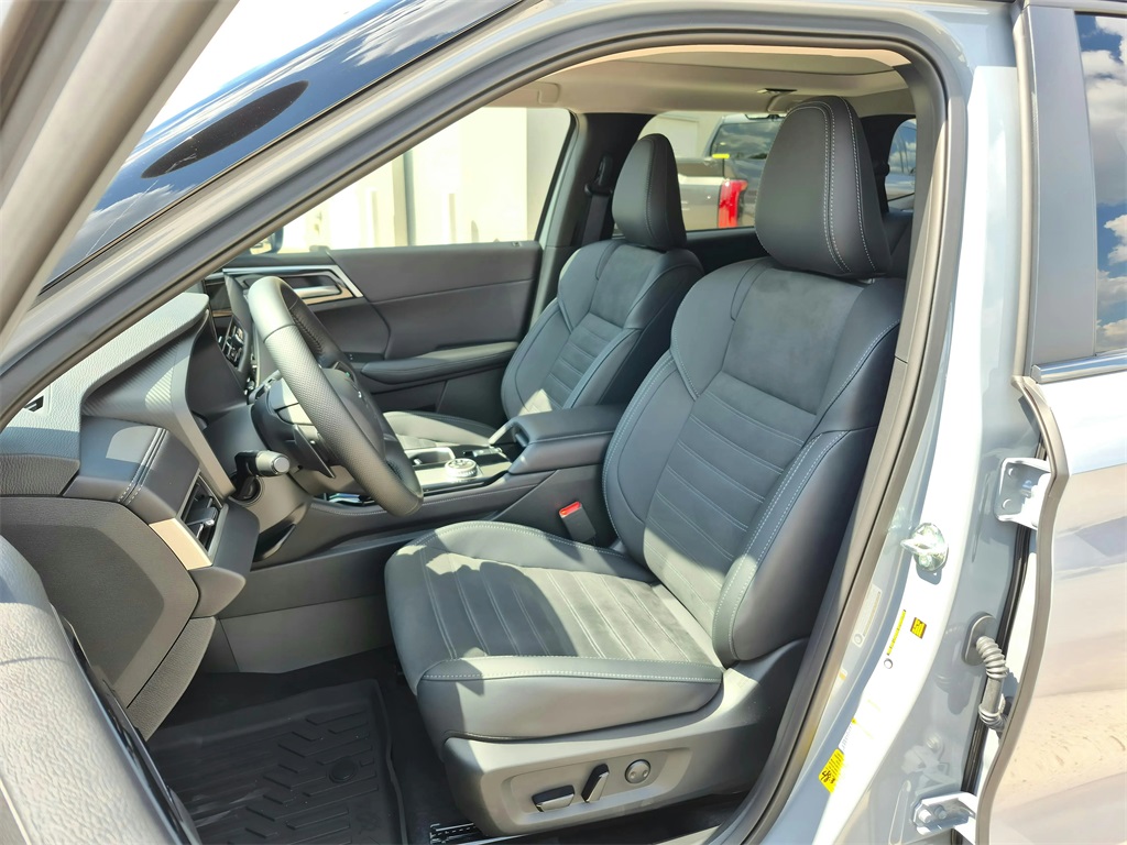 2025 Mitsubishi Outlander SE  at North Houston Mitsubishi