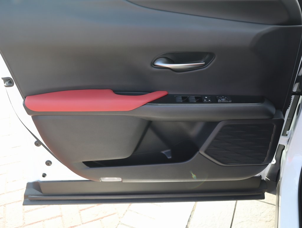 Thumbnail: 2020 Lexus UX - 20