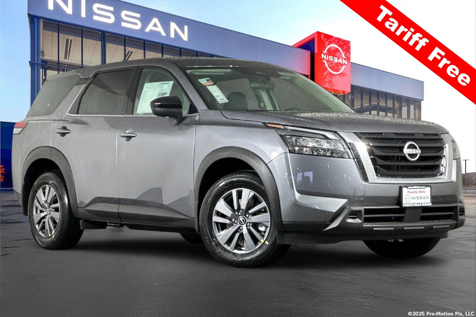 2025 Nissan Pathfinder S's photo
