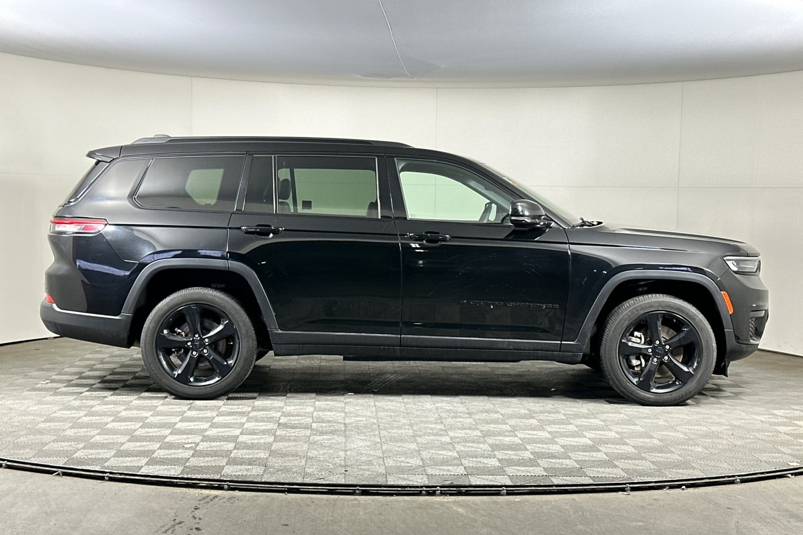 2023 Jeep Grand Cherokee Altitude photo 2