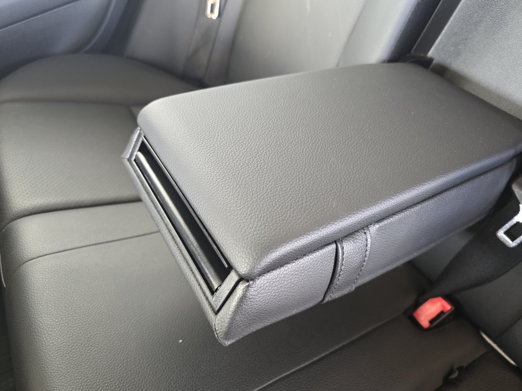 Thumbnail: 2011 Mercedes-Benz C-Class - 19