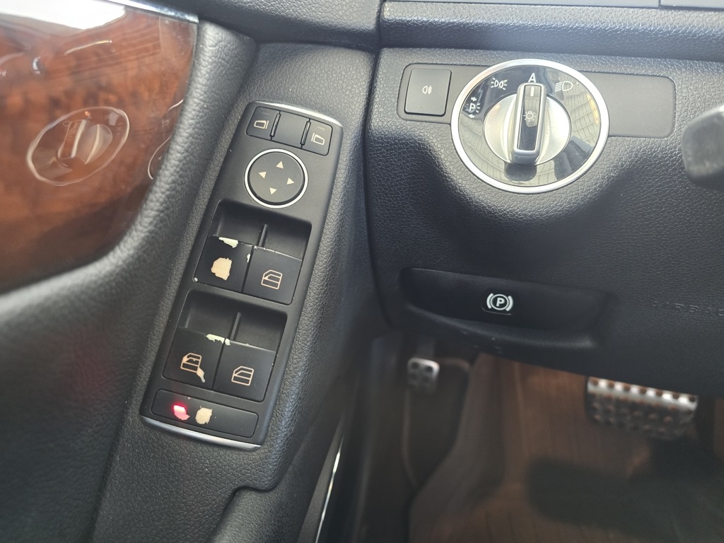 Thumbnail: 2011 Mercedes-Benz C-Class - 25