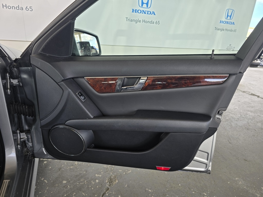 Thumbnail: 2011 Mercedes-Benz C-Class - 26