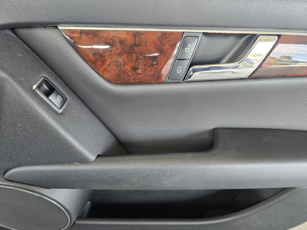 Thumbnail: 2011 Mercedes-Benz C-Class - 27