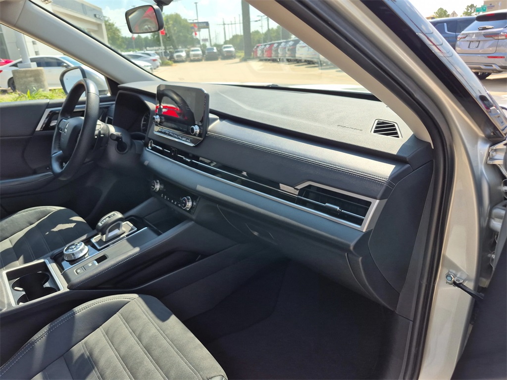 2023 Mitsubishi Outlander SE Silver at Emmons Autoplex