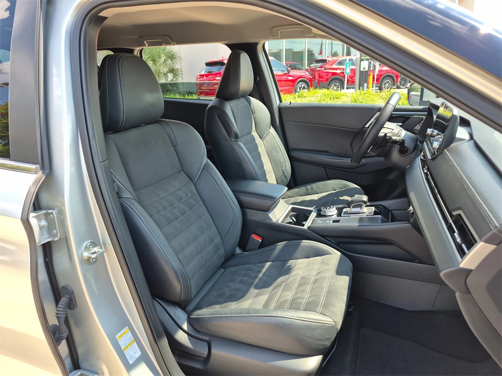2023 Mitsubishi Outlander SE Silver at Emmons Autoplex