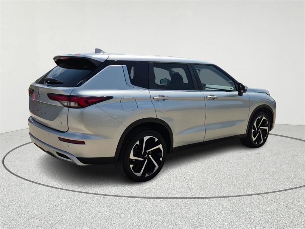 2023 Mitsubishi Outlander SE Silver at Emmons Autoplex
