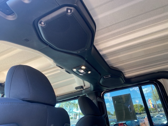 Used Car 2021 Jeep Gladiator  Mojave For Sale Under $40,000 In San Antonio, Texas