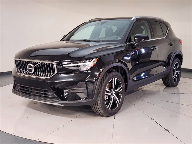 2025 Volvo XC40 B5 Core