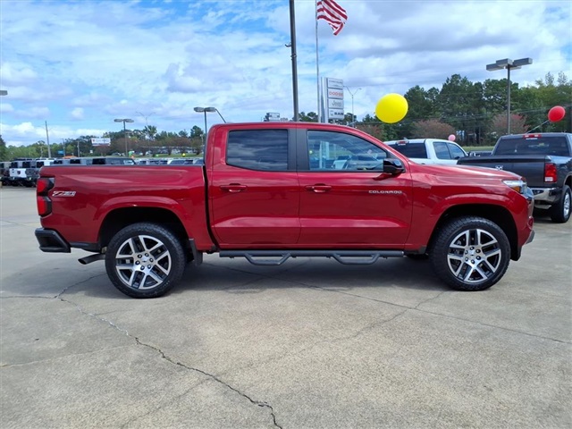 2023 Chevrolet Colorado Z71 photo 2
