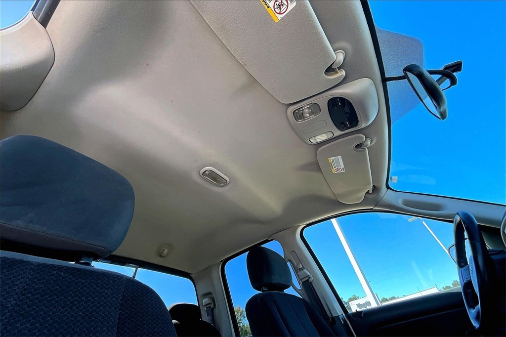 2005 Dodge Ram 2500 SLT White at DeMontrond Auto Country