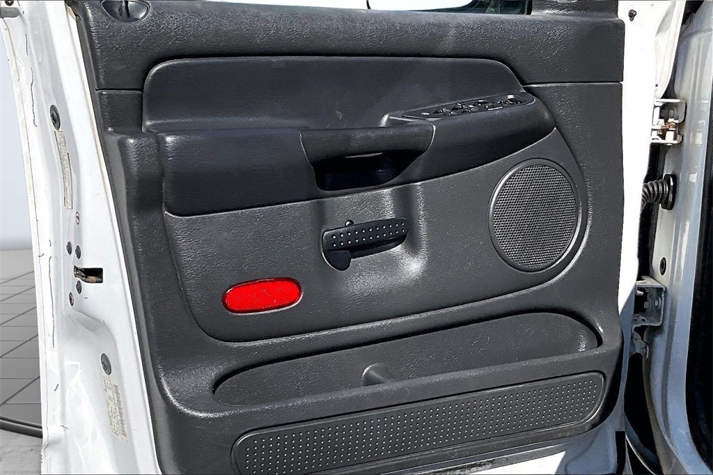 2005 Dodge Ram 2500 SLT White at DeMontrond Auto Country